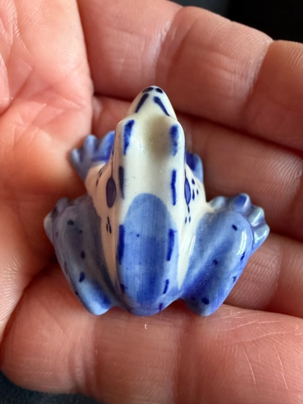 Vintage Porcelain Blue & White Frog Figurine: Small Collectible, Decorative